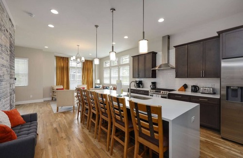 Hadley - Washington House | Two Townhomes - Hot Tubs and Rooftop Balconies