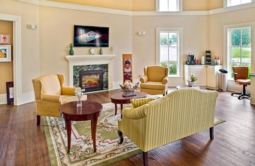 Berkeley Hotel | Two Units with 4BR Suite with Balcony, Spacious Living Room & Kitchen