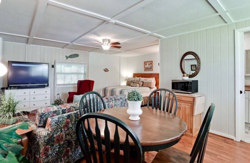 Cortez Cottage | Ty's Canal Cottage