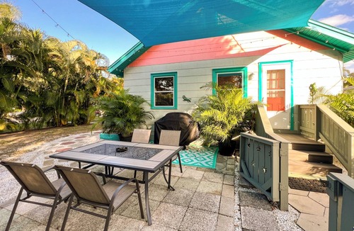 Gulfport House | Tyn & Marty's Old-Fashioned Beach Cottage