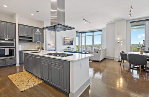 McLean Apartment | Tysons 2BR | Skyline Views & 2.5 Baths