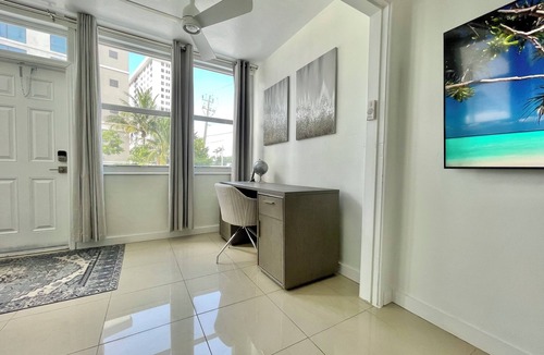 Dolphin Isles Apartment | U2-Sunrise Beach Sensation Marvelous apartment with AC in Fort Lauderdale