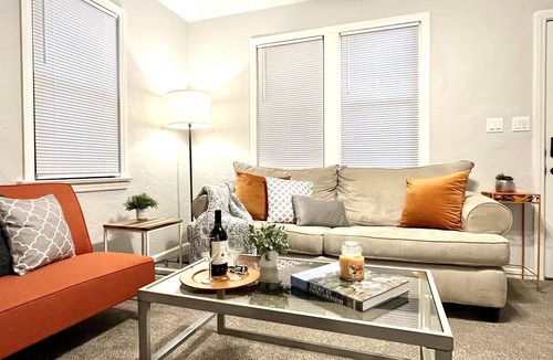 Gainesville Cottage | UF Cottage Retreat w/Firepit - Walk to Campus
