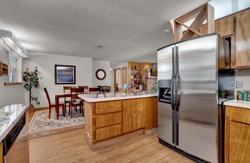 Eustis House | Uhost AI - 4BR Getaway - Cozy Firepit & Hot Tub Fun