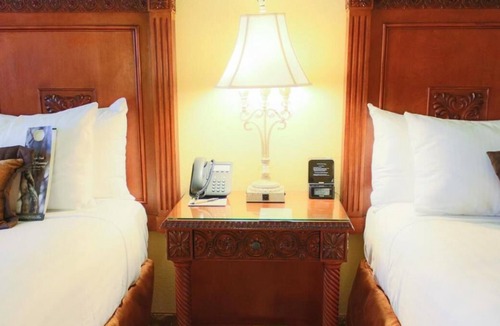 Orlando House | Ultimate Adventure in Florida! 2 Great Units, Pools, Restaurants, Hot Tub