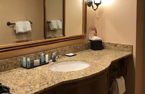 Orlando House | Ultimate Adventure in Florida! 2 Great Units, Pools, Restaurants, Hot Tub