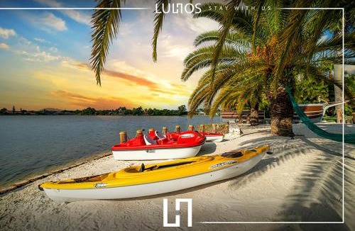 Kendale Lakes House | Ultimate Beach Villa Pool, Games & Pedal Boats L12