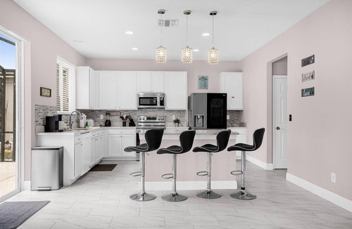Sunrise Lakes House | Ultimate Disney Getaway 5 bedroom, Poolside Relaxation & Fun Game Room!