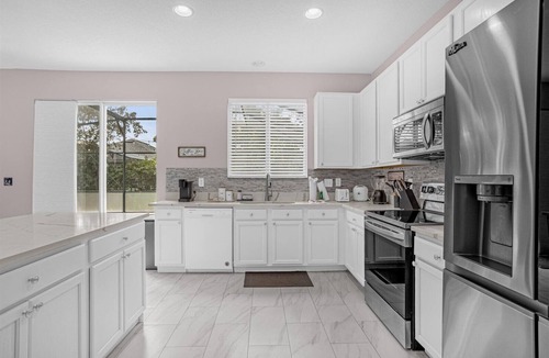 Sunrise Lakes House | Ultimate Disney Getaway 5 bedroom, Poolside Relaxation & Fun Game Room!