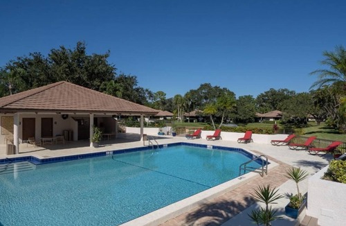 Hunt Club House | Ultimate Golf Spot Relaxation | Outdoor Pools and Free Parking