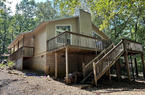 Quitman Cottage | Ultimate lakeside retreat at the charming 349 Kings Place Cottage!