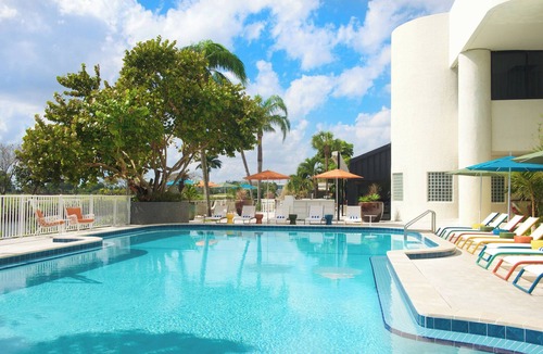 Seybold Hotel | Ultimate Miami Experience! Walk to Miami International Airport!