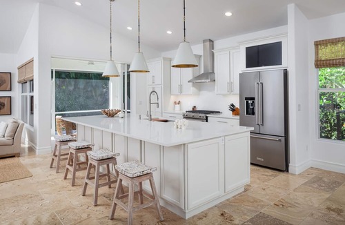 Central Naples House | Ultimate Naples Getaway - Guest Cabana, Heated Pool & Walk to Everything