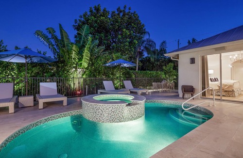 Central Naples House | Ultimate Naples Getaway - Guest Cabana, Heated Pool & Walk to Everything