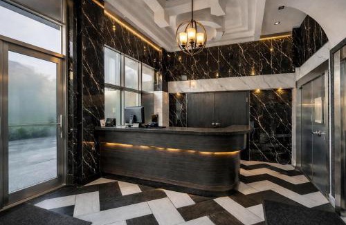 Borough Park Hotel | Umbrella Hotel Brooklyn - Newly Renovated