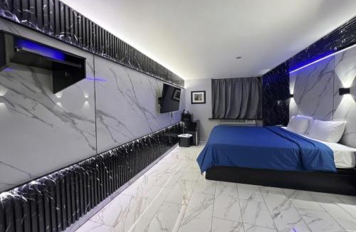 Borough Park Hotel | Umbrella Hotel Brooklyn - Newly Renovated