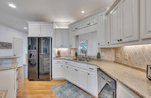 Cullman House | UNBEATABLE Smith Lake View - Few steps to water - Sleeps 11 - Year round water