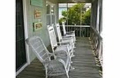 Sunset Beach Cottage | 'Unforgettable'! LOCATION! 4th FROM OCEANFRONT, OCEAN, SUNSET & SUNRISE VIEWS!