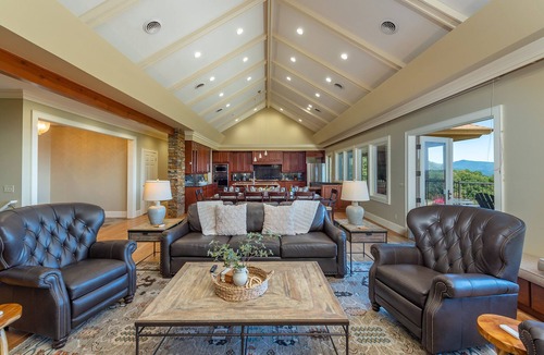 Spruce Pine House | Unforgettable Mtn Views & Sunsets! Hot Tub+Fireplaces+Sauna, WiFi, Small Events!