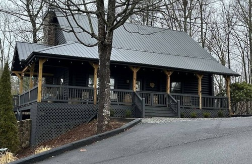 Blairsville Cabin | Unforgettable Sunsets On The Ridge & King Beds