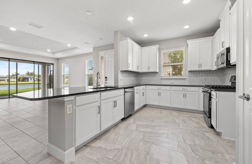 Braden River Villa | Unfurnished 2 bedrooms/02 Bath + Den Villa at Esplanade at Azario
