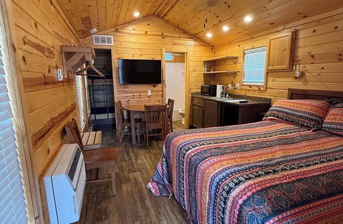 Hartwell Cabin | Unhitched Lake Hartwell