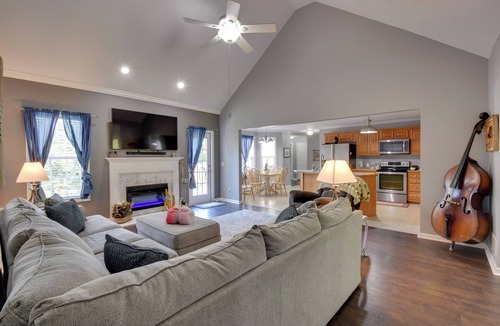 Helen House | Unicoi Wine Trail Retreat! BBQ-Ready Deck w/Views