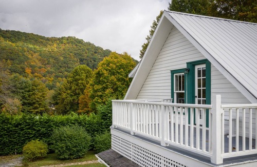 Maggie Valley House | Unique Alternative to Cabins. 1912 History with Today's Technology. 2nd Pet Free