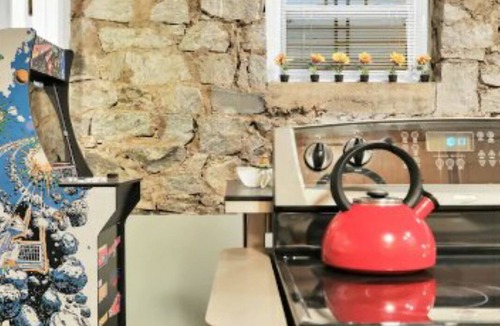 Midtown Apartment | UNIQUE granite wall GAME CAVE dynamite location #22