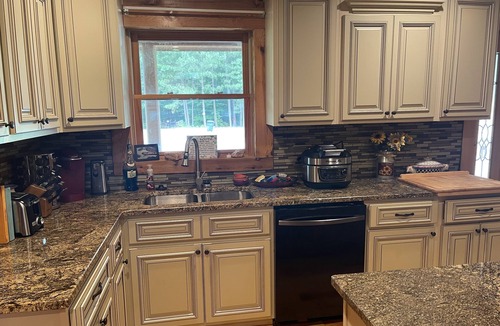 Townville Cabin | Unique lakefront 3 BR cabin directly on Lake Hartwell! 20 min drive to Clemson!