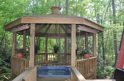 Tellico Plains Cabin | Unique Mountain Cabin on Coker Creek - Hot Tub, HDTV, AC, WiFi