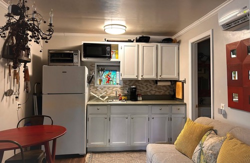 Fanning Springs Cottage | Unique Waterfront Small Cottage