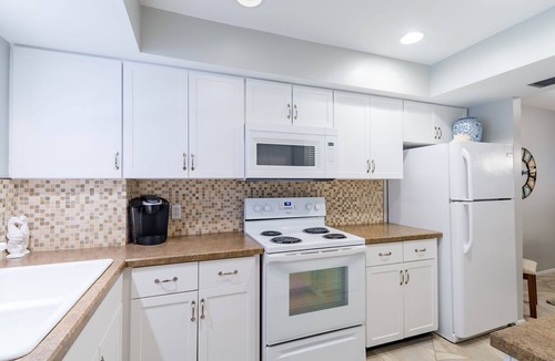 Siesta Key Condo | Unit 123- 2 Bedroom 2 Bathroom Gulf Side Club Interior Condominium