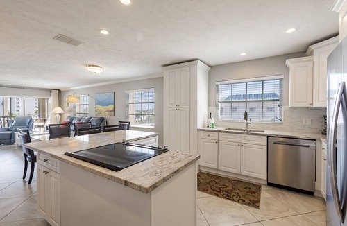 Siesta Key Condo | Unit 175- 2 Bedroom 2 Bathroom Gulf Side Club Corner Condominium