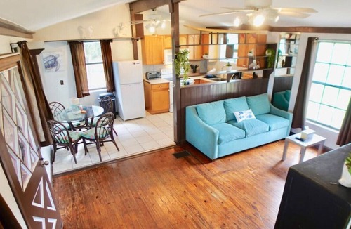 Windermere House | UNIT D · Oceanic Lakeside Windermere Bungalow, 1 GB Wi-Fi