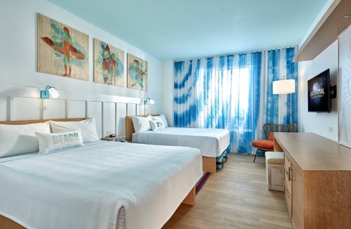 Florida Center Hotel | Universal's Endless Summer Resort - Surfside Inn and Suites