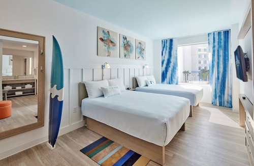 Florida Center Hotel | Universal's Endless Summer Resort - Surfside Inn and Suites