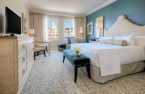 Florida Center Hotel | Universal's Loews Portofino Bay Hotel