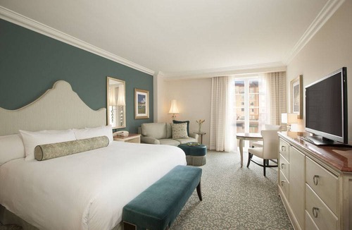 Florida Center Hotel | Universal's Loews Portofino Bay Hotel