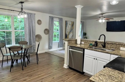 Prosperity Church Road House | University City 4BR Retreat: Style & Space for 10