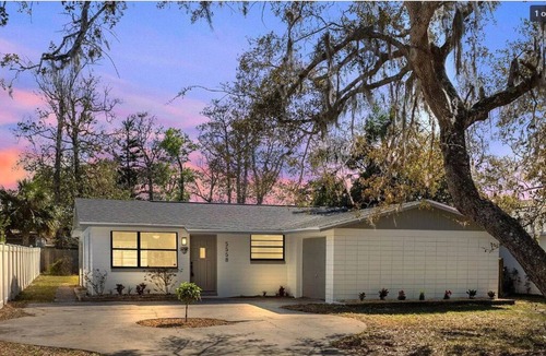 Harbor Oaks Bay Shore House | Unleash the Fun: Kayaks, Pool Table, Fishing Poles, and Ping Pong Table, Smoker