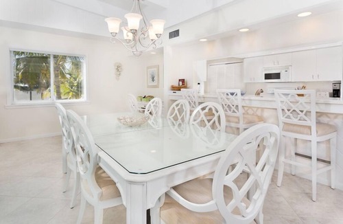 Sanibel Condo | Unparalleled Direct Gulf Views from this Elegant, Spacious, Top floor unit