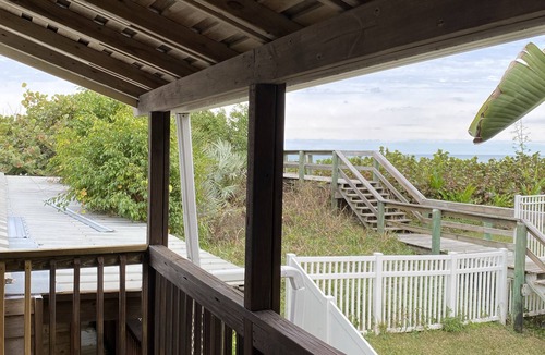 Crescent Beach House | UNWIND ! - Direct Ocean 2 Bedroom OCEANVIEW