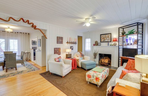 Lynn Cottage | Unwind Fireside & Walk to Dtwn! Tyron Retreat