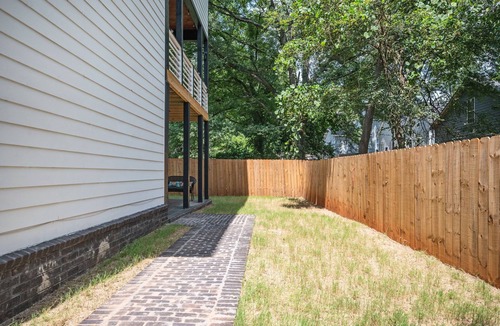 Peoplestown Apartment | Unwind in a Modern Suite in Summerhill/Peoplestown