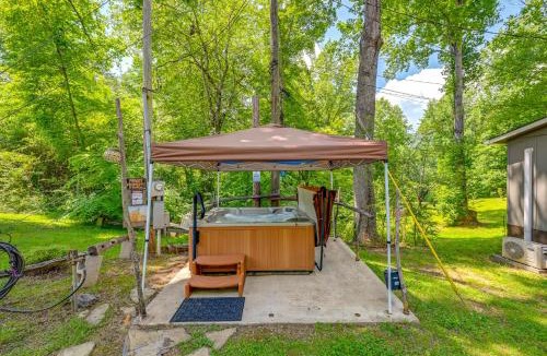 Qualla Apartment | Unwind w/a Shared Hot Tub: Cozy Whittier Getaway