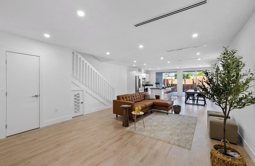 Allapattah Villa | Up to 12 guest Modern Villa near Wynwood!