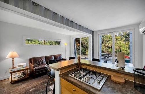 Jupiter Farms House | Upcycled Shipping Containers Transformed into a Glamping Home for a Unique Florida Vacation