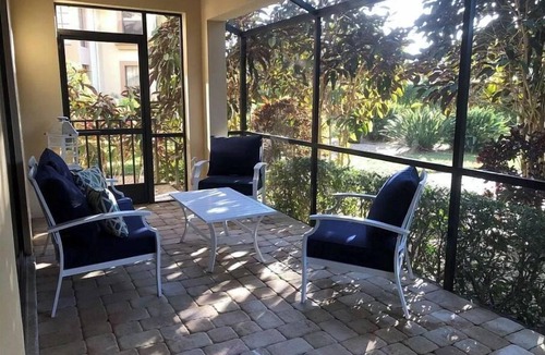 Biggar Condo | Updated 1st floor Villa Condo 3/2 with attached Garage - 12 mins to the Beaches!