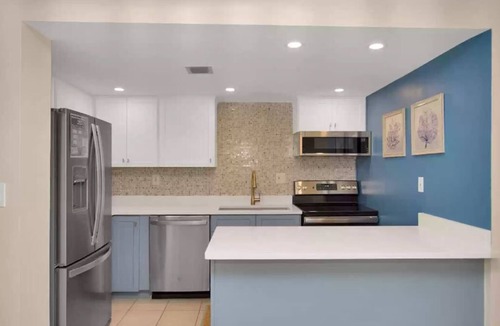 Marathon Condo | Updated 2/2 Condo on the Ocean with Private Beach and Pool